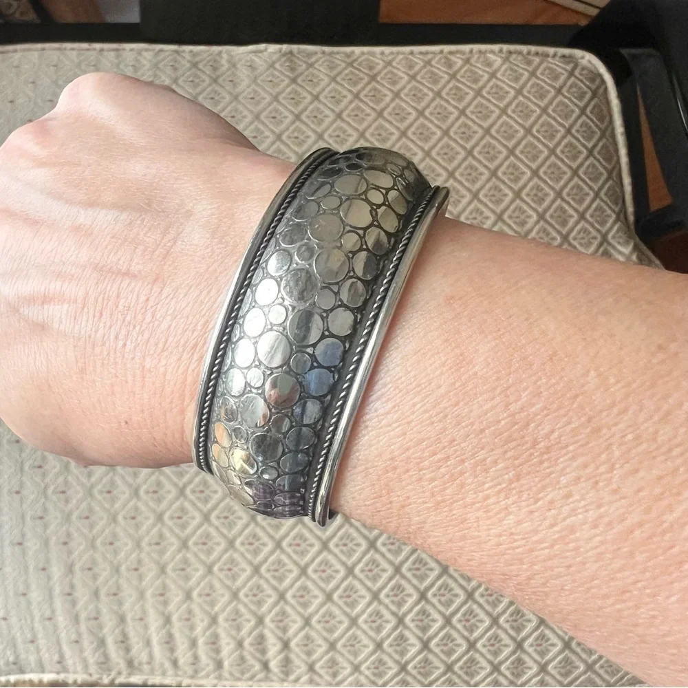 Silver metal Textured Cuff Bracelet classic design and great vintage style